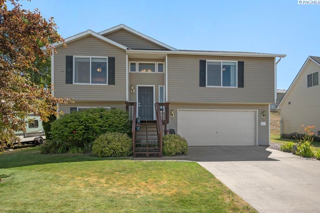 Photo of 1970 NW Ventura Ct, Pullman, WA 99163 (MLS # 290166)