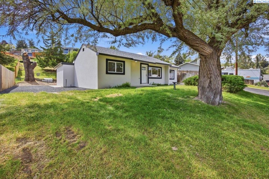 Photo of 4379 Ironton Dr, West Richland, WA 99353 (MLS # 292539)