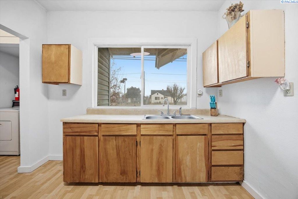 Photo of 724 S 8th St, Sunnyside, WA 98944 (MLS # 289315)