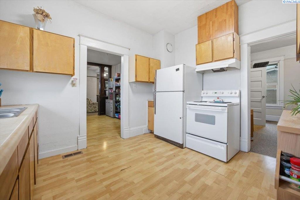 Photo of 724 S 8th St, Sunnyside, WA 98944 (MLS # 289315)