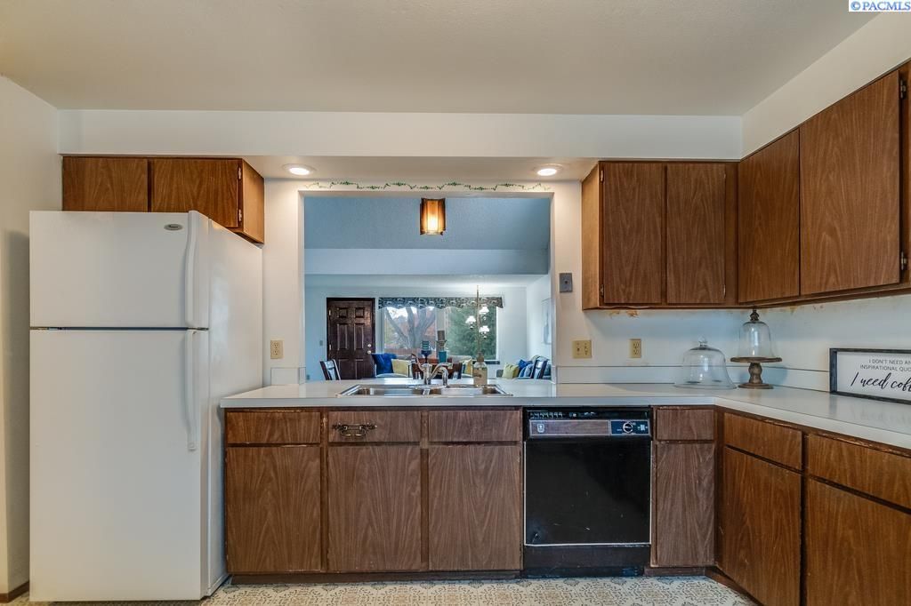 Photo of 2459 Marine Ct, Richland, WA 99354 (MLS # 288927)