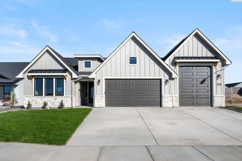 Photo of 668 Lazio, Richland, WA 99352 (MLS # 284951)