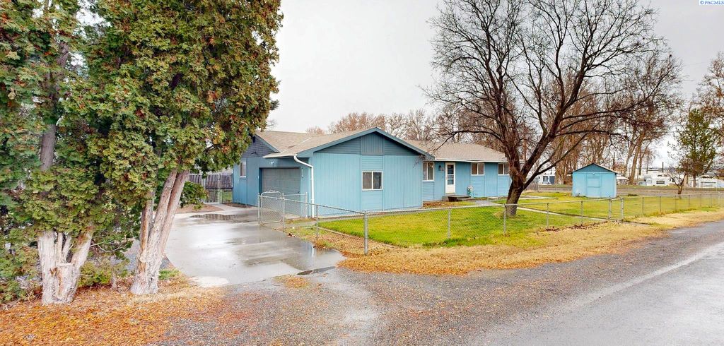 Photo of 7208 W Arrowhead Avenue, Kennewick, WA 99336 (MLS # 290611)