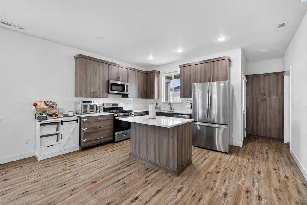 Photo of 3663 Stardust St, Richland, WA 99352 (MLS # 290978)