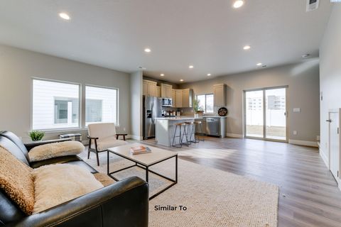 Photo of 10562 Clearwater Dr, Kennewick, WA 99336 (MLS # 290366)