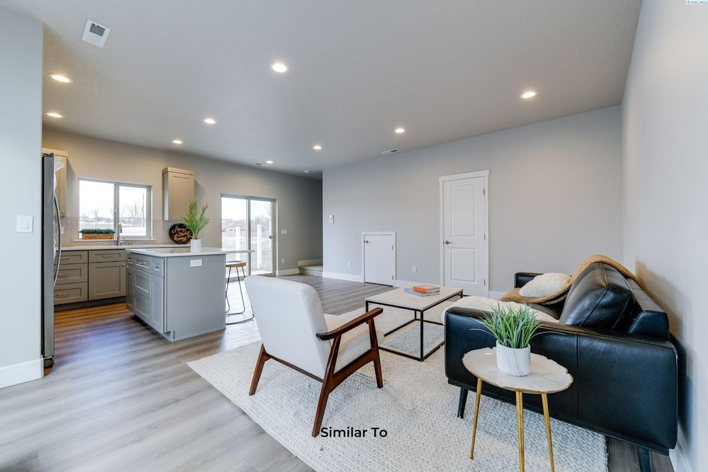 Photo of 10562 Clearwater Dr, Kennewick, WA 99336 (MLS # 290366)