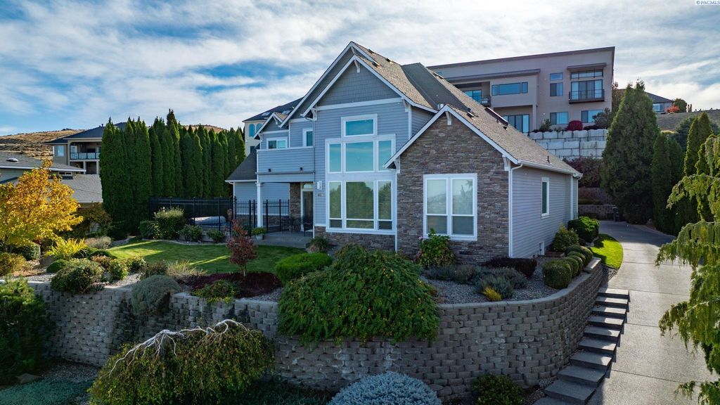 Photo of 409 Adair Street, Richland, WA 99352 (MLS # 291414)