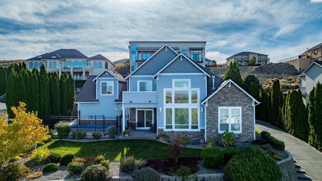 Photo of 409 Adair Street, Richland, WA 99352 (MLS # 291414)