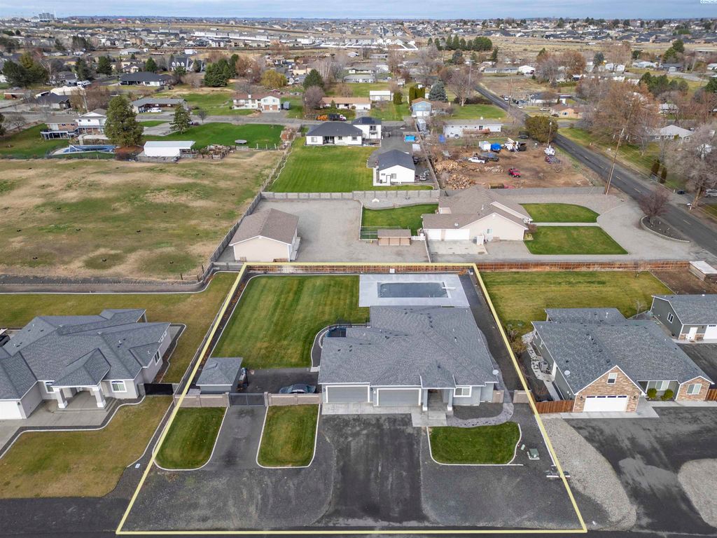 Photo of 5221 W Richardson Road, Pasco, WA 99301 (MLS # 289322)