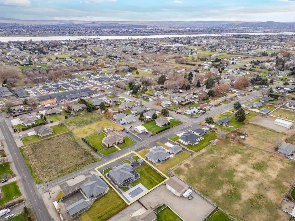 Photo of 5221 W Richardson Road, Pasco, WA 99301 (MLS # 289322)