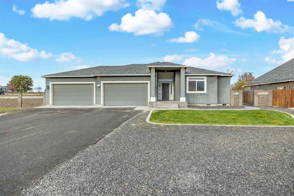 Photo of 5221 W Richardson Road, Pasco, WA 99301 (MLS # 289322)
