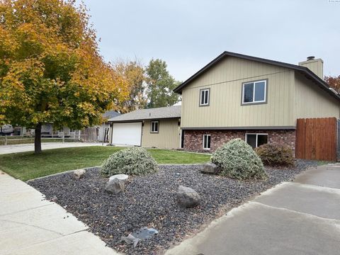 Photo of 8313 W Entiat Pl, Kennewick, WA 99336 (MLS # 288628)
