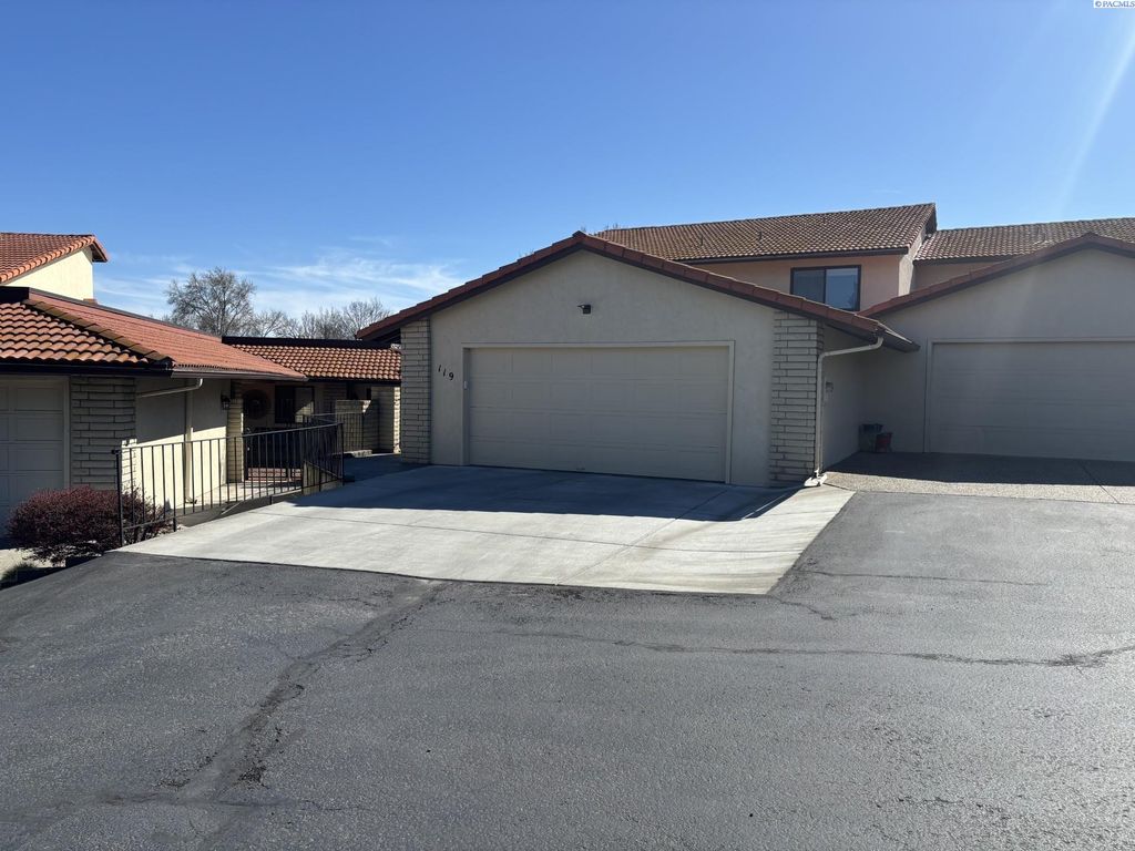 Photo of 119 Casa Sueno Court, Richland, WA 99352 (MLS # 291482)