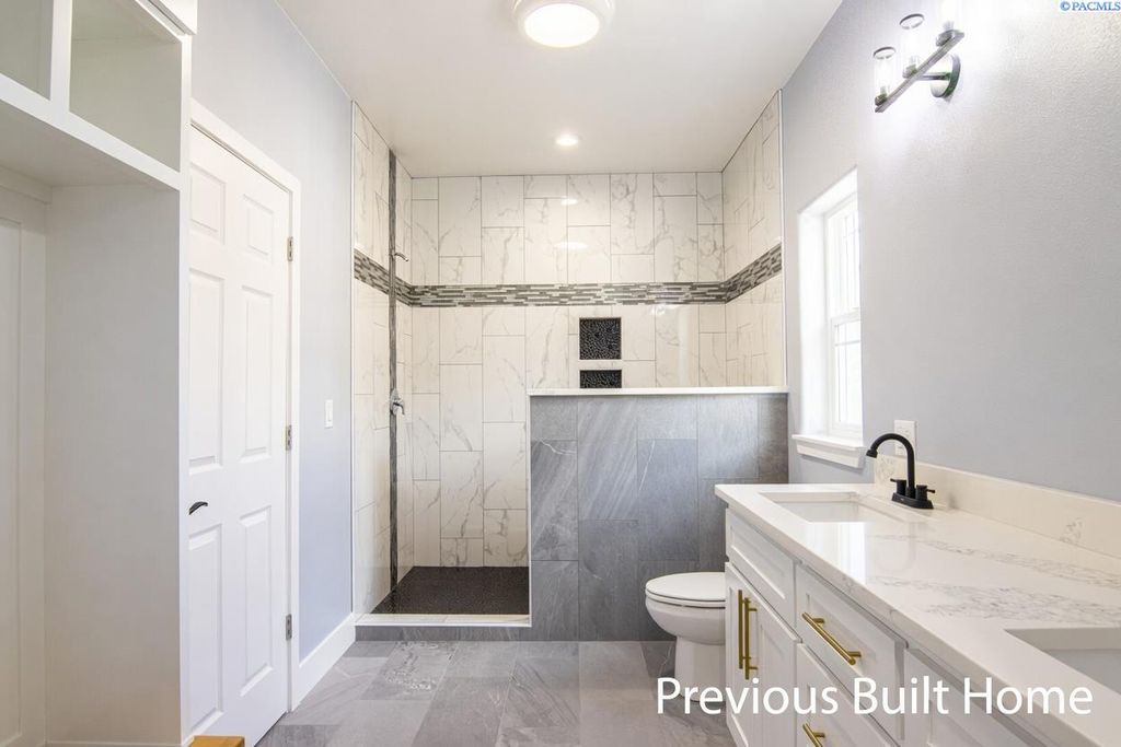 Photo of 820 Lander Ct, Sunnyside, WA 98944 (MLS # 292451)