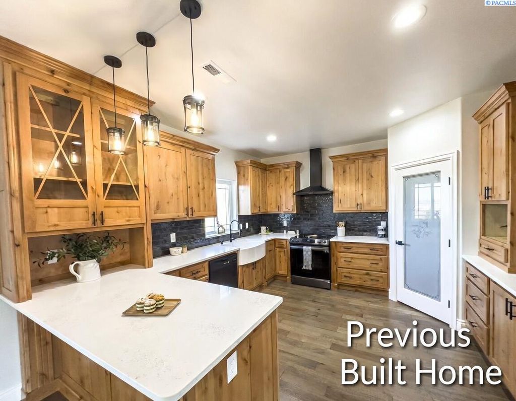 Photo of 820 Lander Ct, Sunnyside, WA 98944 (MLS # 292451)