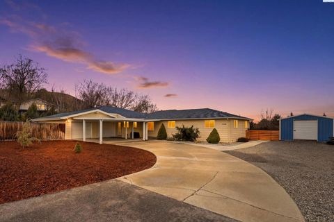 Photo of 4700 Collins Rd, West Richland, WA 99353 (MLS # 290986)