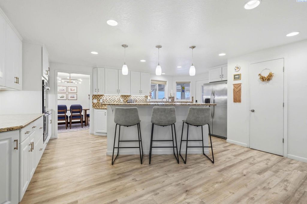 Photo of 4700 Collins Rd, West Richland, WA 99353 (MLS # 290986)