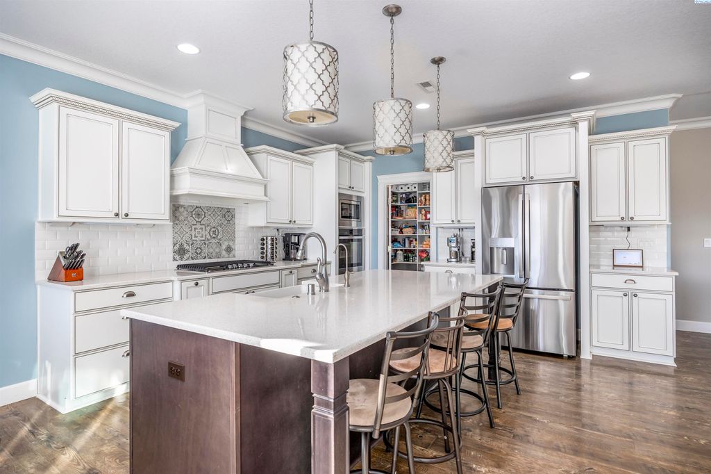 Photo of 2807 N Riverside Drive, West Richland, WA 99353 (MLS # 290769)