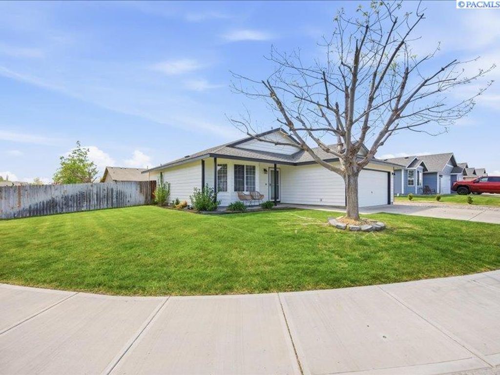 Photo of 7904 Redonda Dr, Pasco, WA 99301 (MLS # 292236)