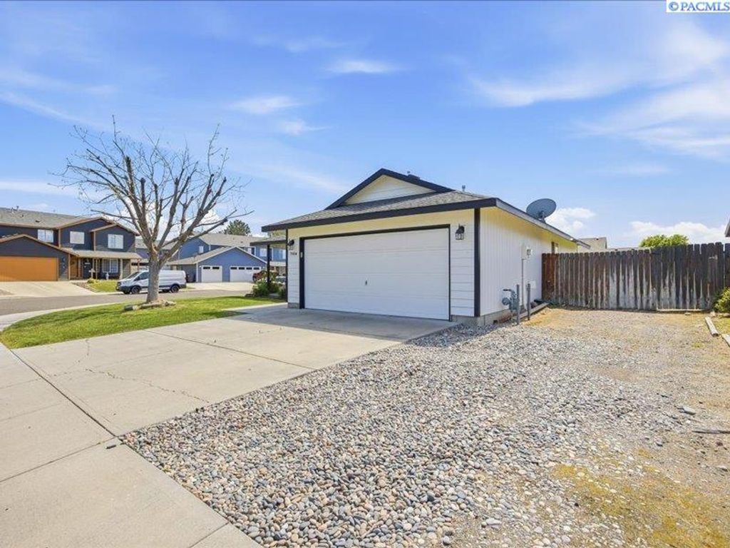 Photo of 7904 Redonda Dr, Pasco, WA 99301 (MLS # 292236)