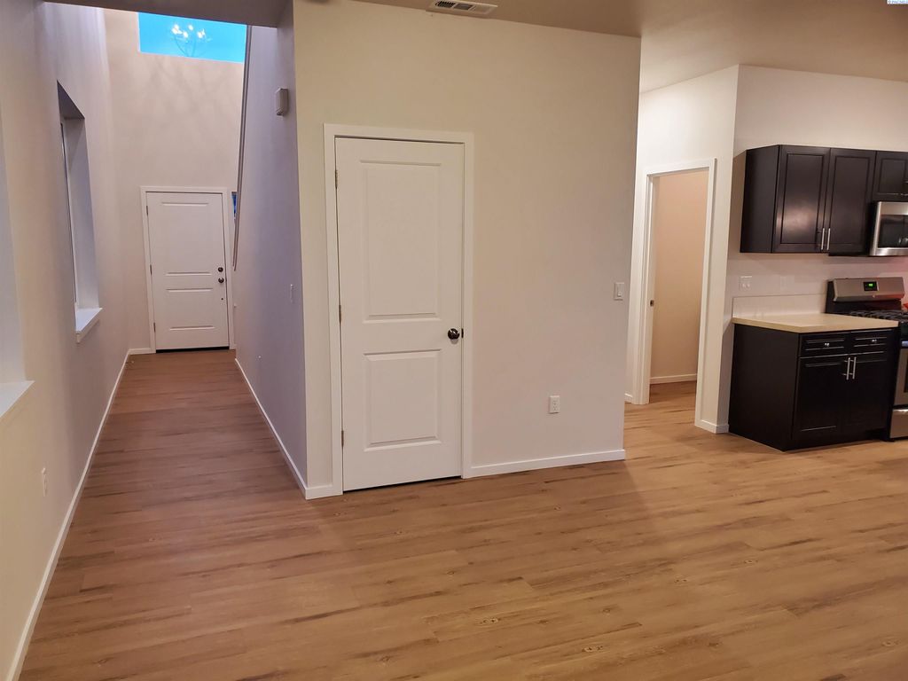 Photo of 5606 Remington Drive, Pasco, WA 99301 (MLS # 287826)