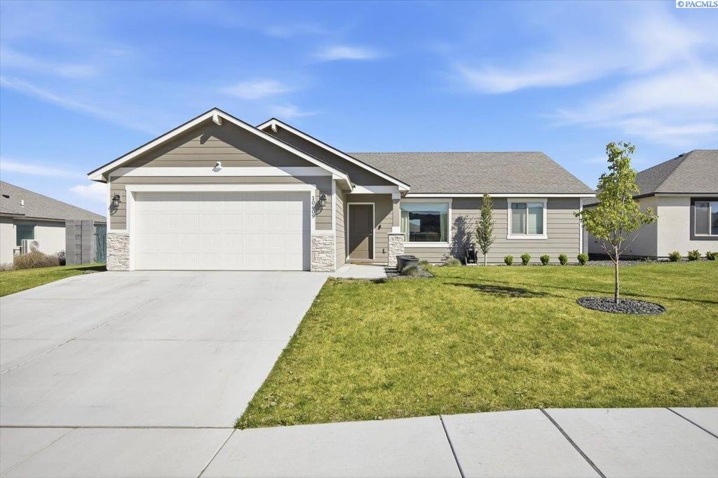 Photo of 10609 Silverbright Dr, Pasco, WA 99301 (MLS # 291932)