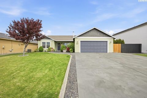 Photo of 3807 Milagro Dr, Pasco, WA 99301 (MLS # 292335)