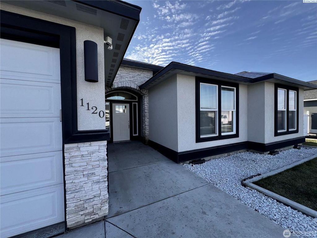 Photo of 1120 E Mt. Adams St, Othello, WA 99344 (MLS # 291625)