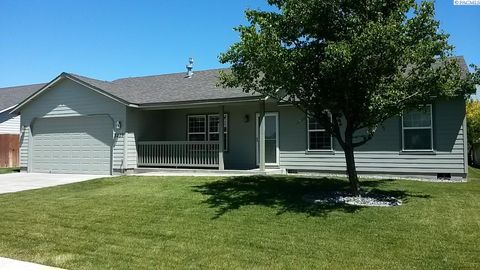 Photo of 3207 S Rainier St, Kennewick, WA 99337 (MLS # 291024)