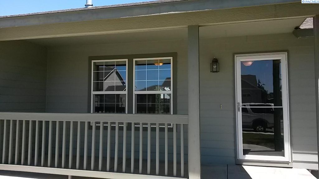 Photo of 3207 S Rainier St, Kennewick, WA 99337 (MLS # 291024)