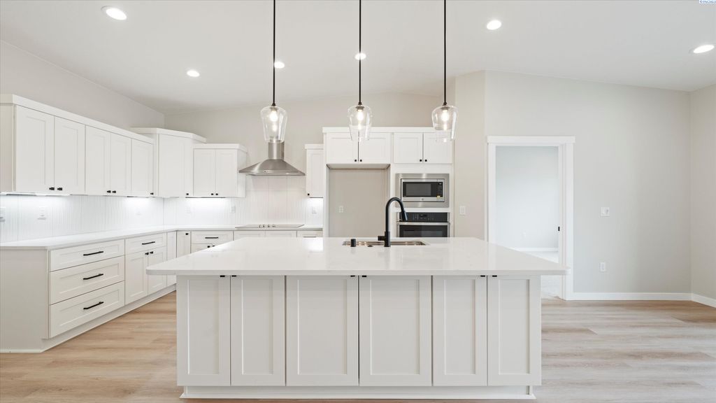 Photo of 1374 Kalani Ct, West Richland, WA 99353 (MLS # 292938)