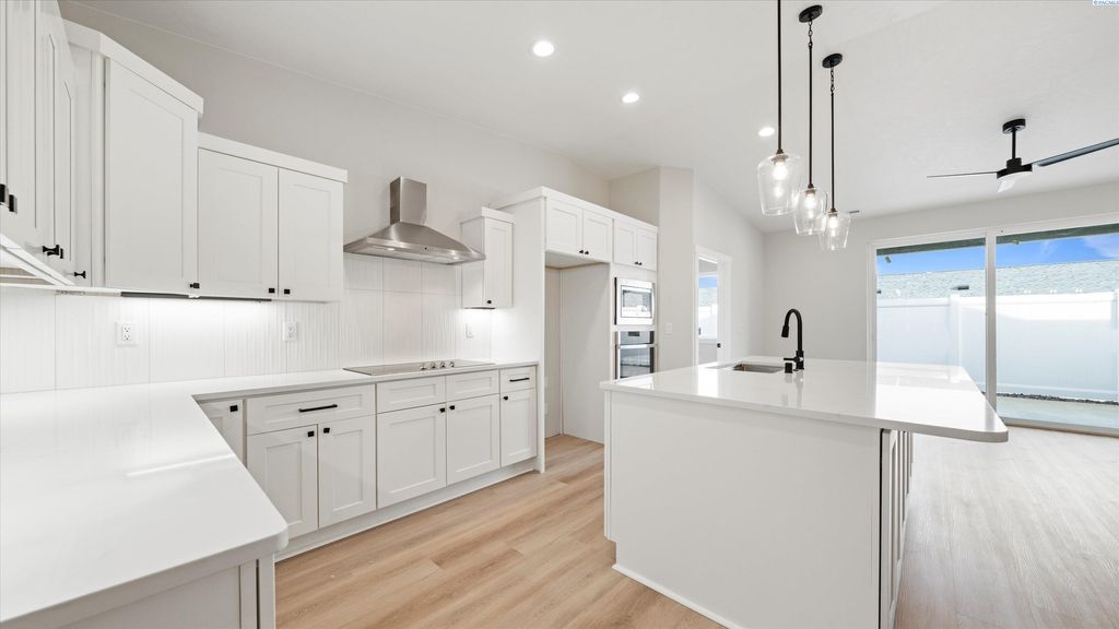Photo of 1374 Kalani Ct, West Richland, WA 99353 (MLS # 292938)