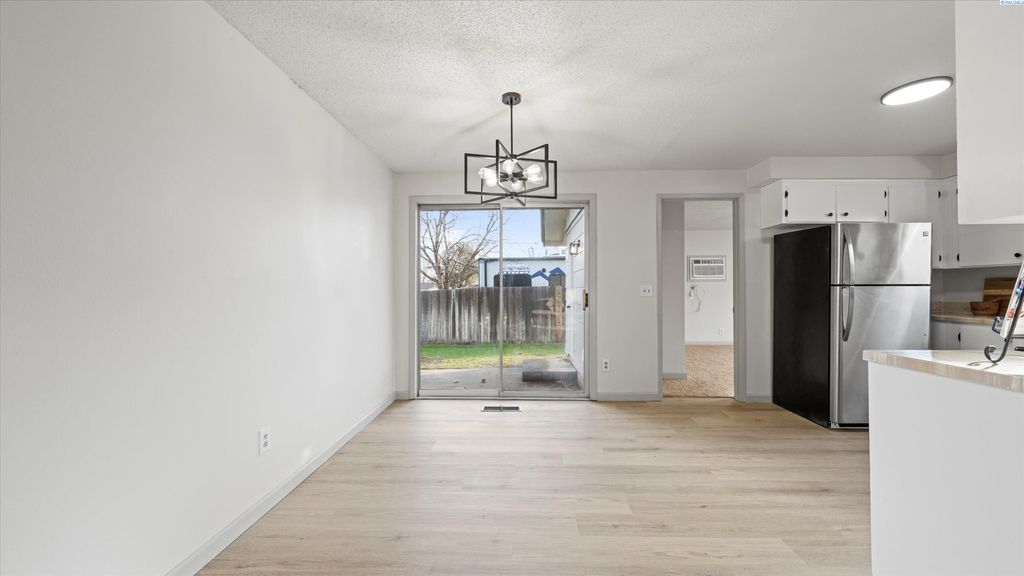 Photo of 5026 W 4th Pl, Kennewick, WA 99336 (MLS # 289354)