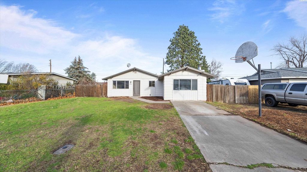 Photo of 5026 W 4th Pl, Kennewick, WA 99336 (MLS # 289354)
