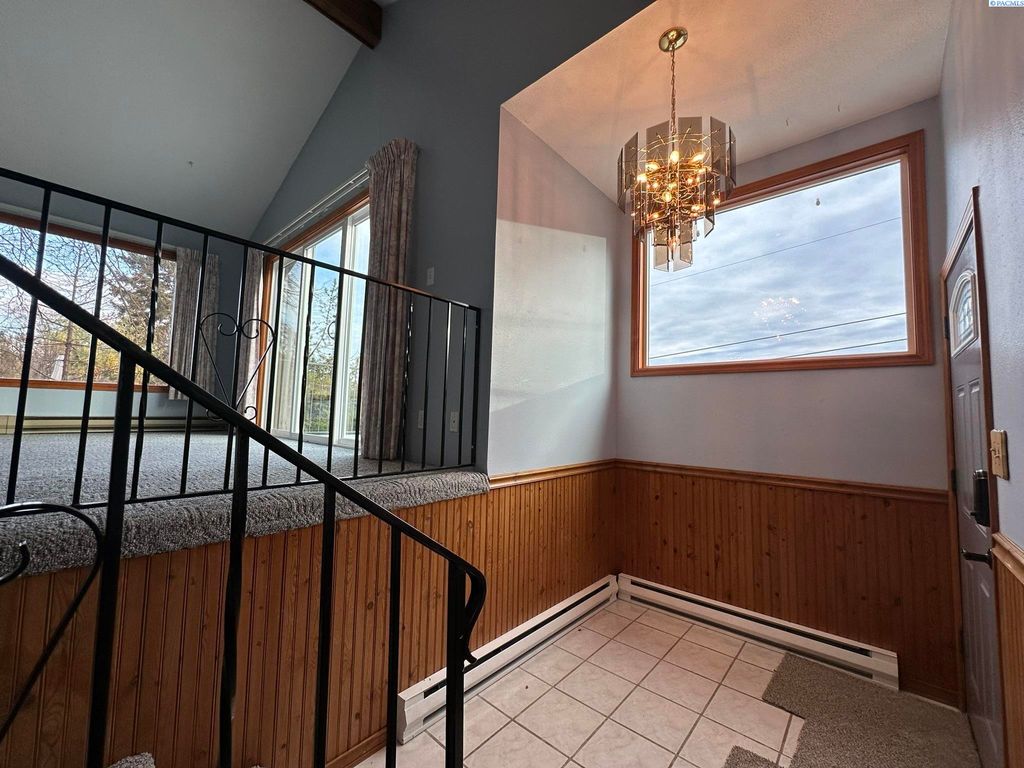 Photo of 430 SW Shirley St, Pullman, WA 99163 (MLS # 287753)