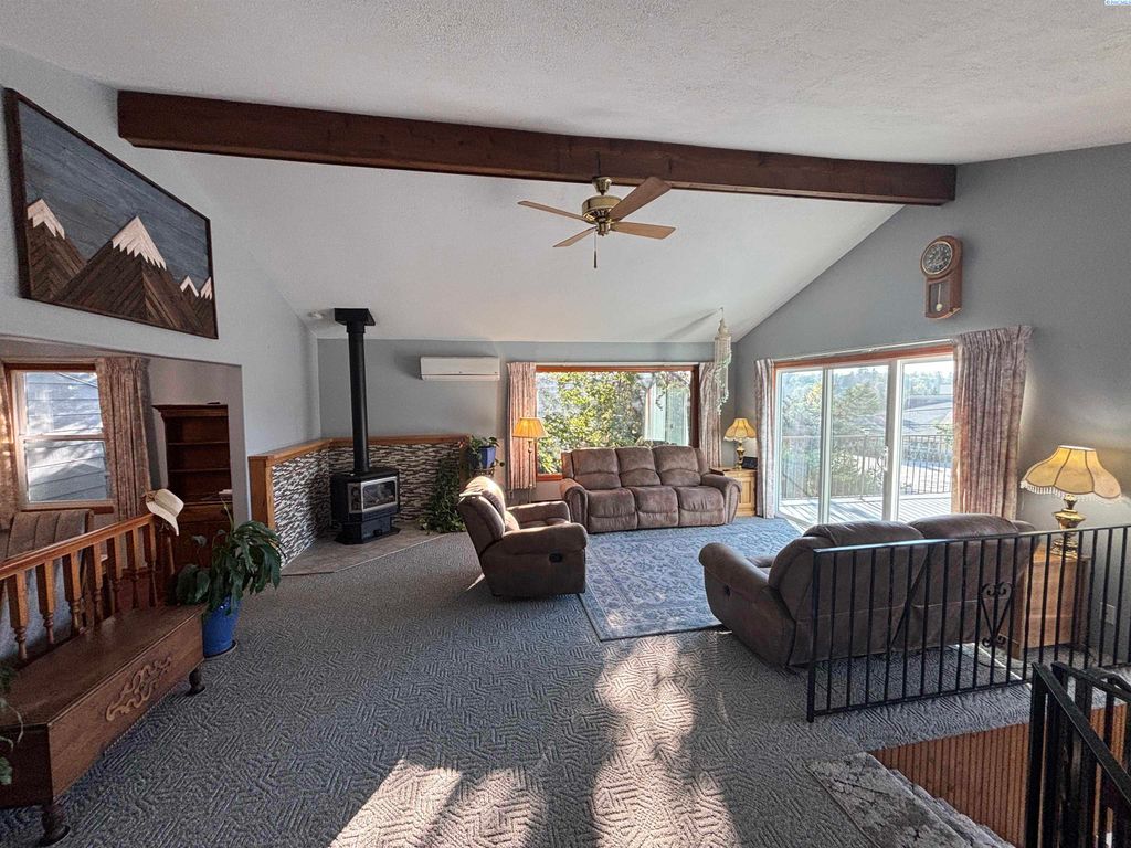 Photo of 430 SW Shirley St, Pullman, WA 99163 (MLS # 287753)