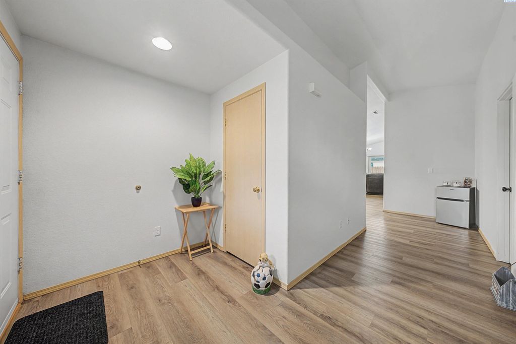 Photo of 8007 Langara Dr, Pasco, WA 99301 (MLS # 291251)