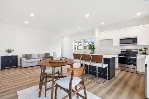 Photo of 1074 S Underwood Pl, Kennewick, WA 99337 (MLS # 289982)