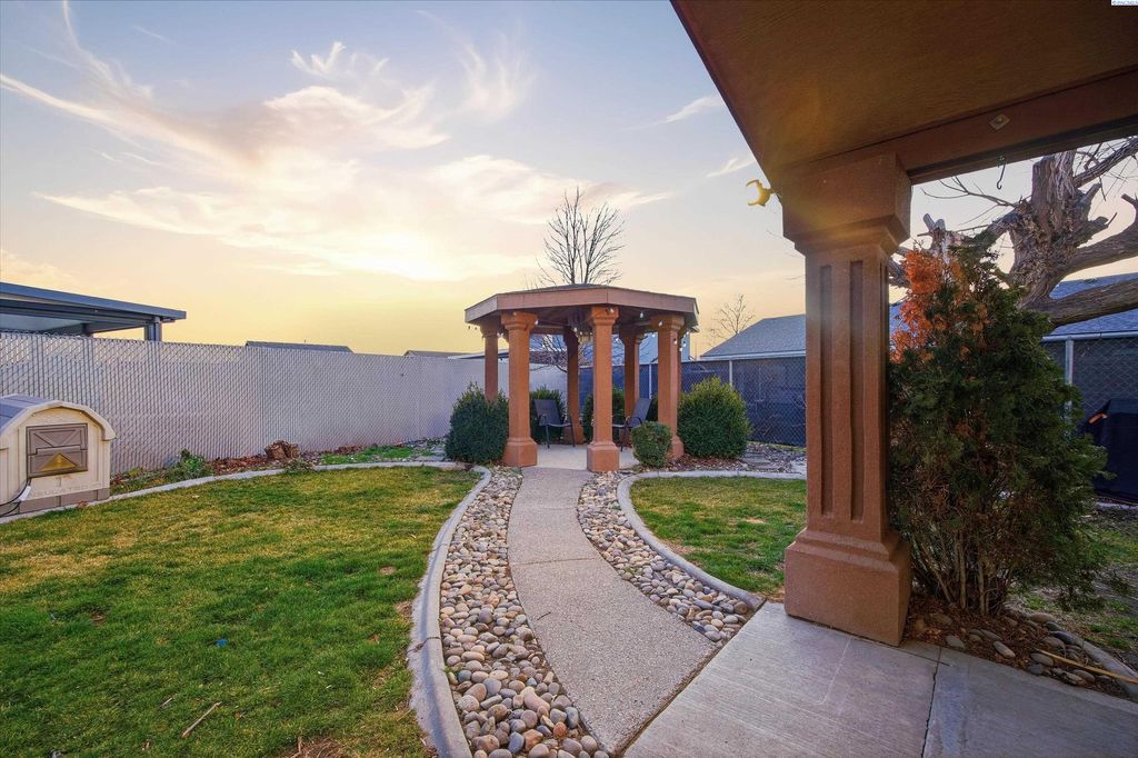 Photo of 5008 Polo Ln, Pasco, WA 99301 (MLS # 290465)