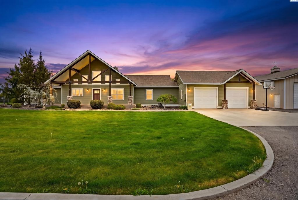 Photo of 230 Albro Rd, Sunnyside, WA 98944 (MLS # 292381)