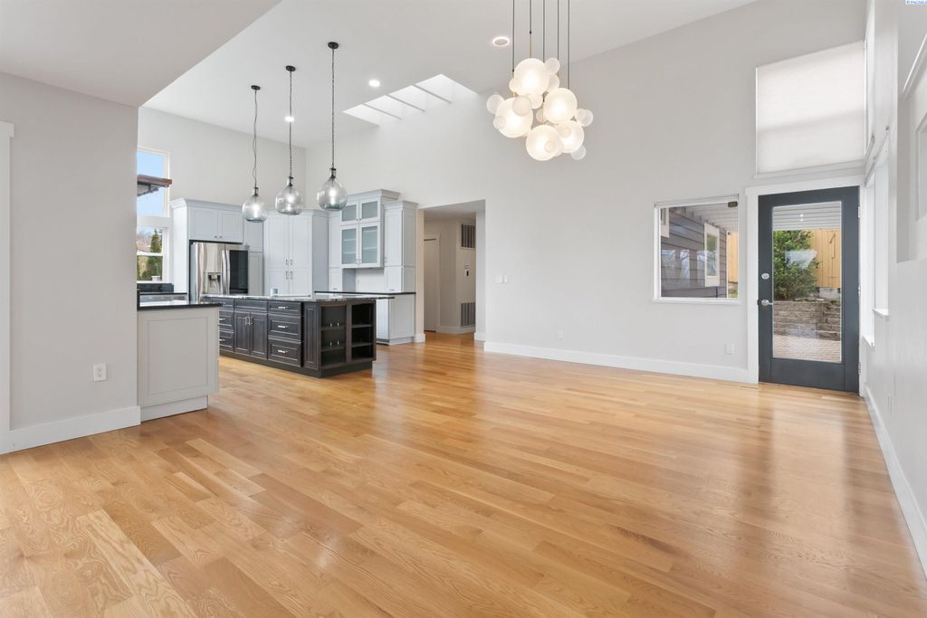 Photo of 245 High Meadows St, Richland, WA 99352 (MLS # 291503)