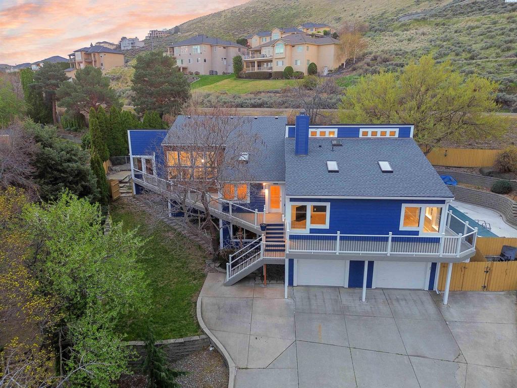 Photo of 245 High Meadows St, Richland, WA 99352 (MLS # 291503)