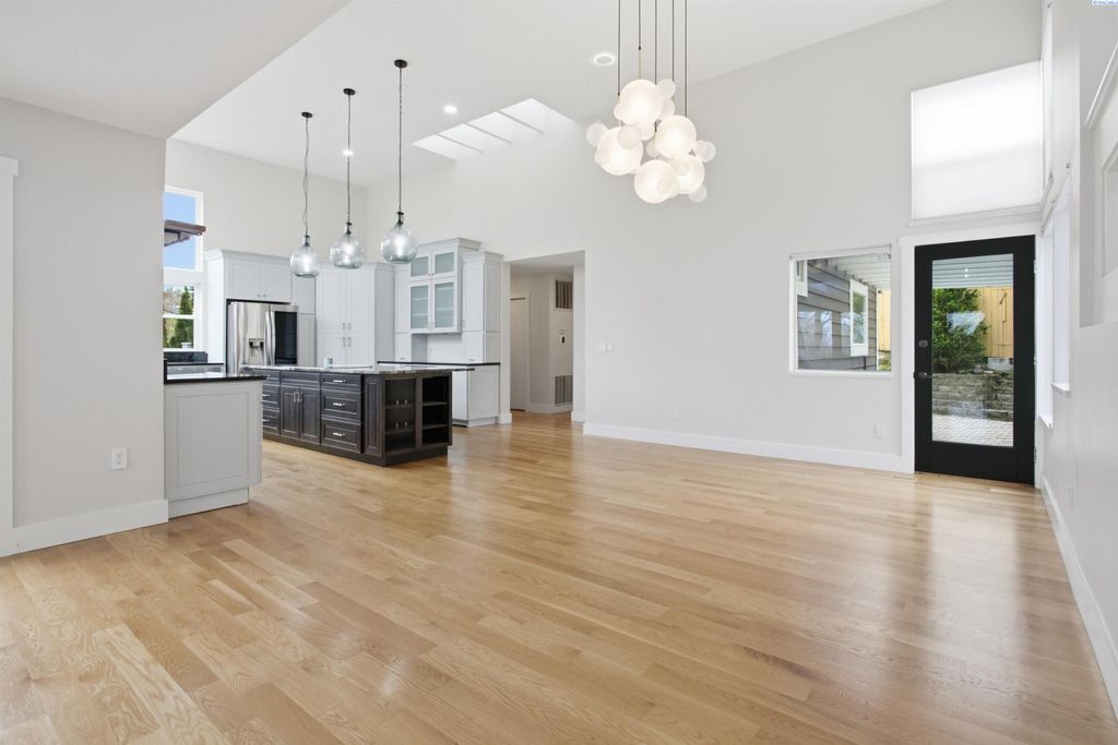 Photo of 245 High Meadows St, Richland, WA 99352 (MLS # 291503)