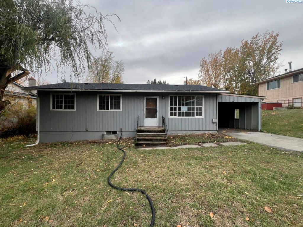 Photo of 905 W Adams Street, Garfield, WA 99130 (MLS # 288756)