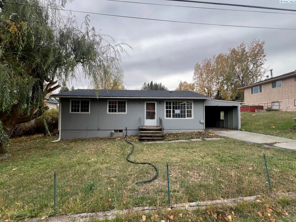 Photo of 905 W Adams Street, Garfield, WA 99130 (MLS # 288756)