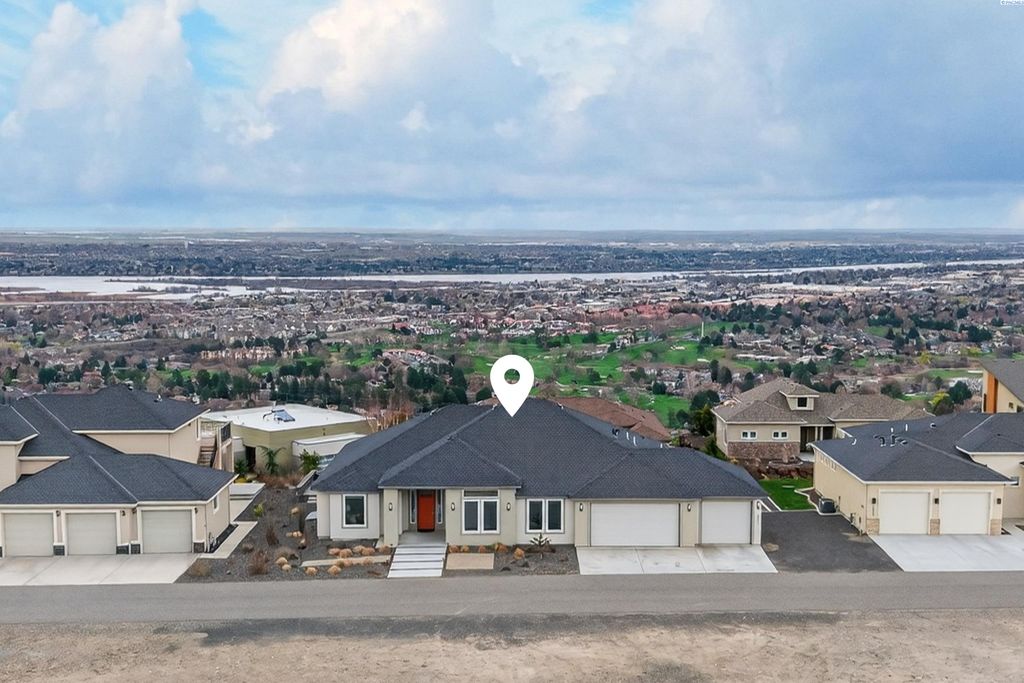 Photo of 2531 Falconcrest Loop, Richland, WA 99352 (MLS # 291412)