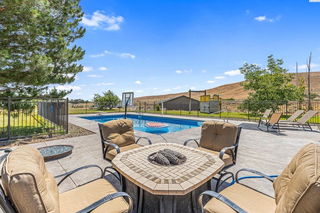 Photo of 40223 E Ruppert Rd, Benton City, WA 99320 (MLS # 290140)