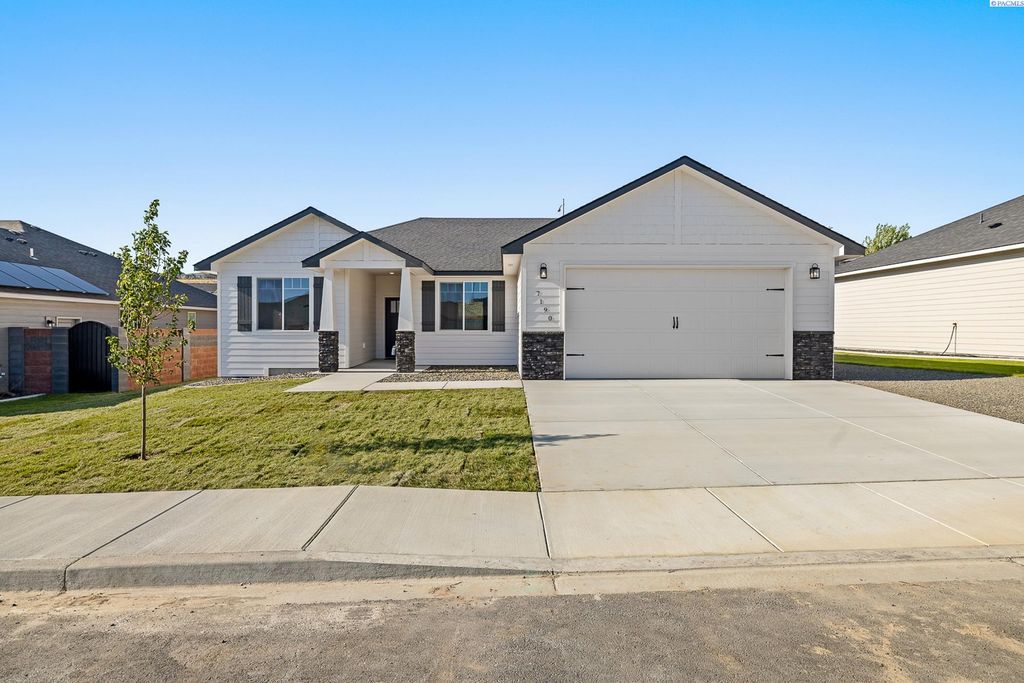 Photo of 218 Packer St, Prosser, WA 99350 (MLS # 290504)