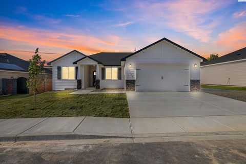 Photo of 218 Packer St, Prosser, WA 99350 (MLS # 290504)