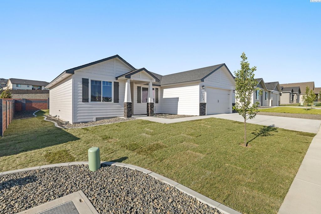 Photo of 218 Packer St, Prosser, WA 99350 (MLS # 290504)